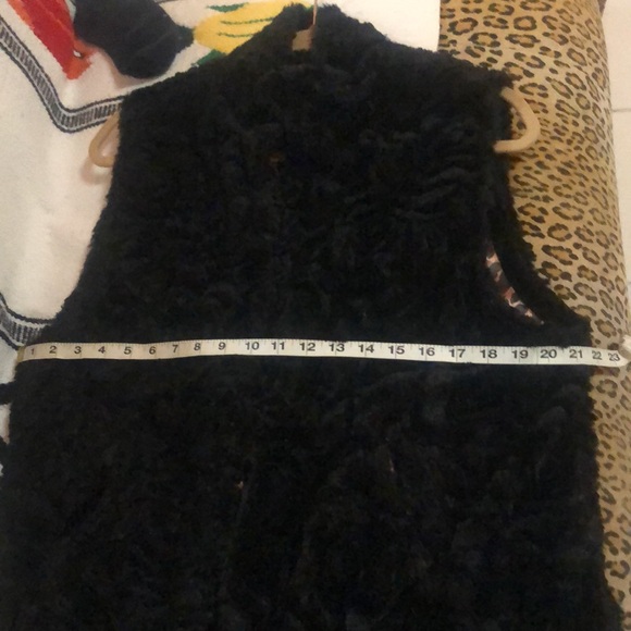 Betsy Johnson loversVintagefaux  fur-like vest embossed w black shimmery roses. - Picture 9 of 10